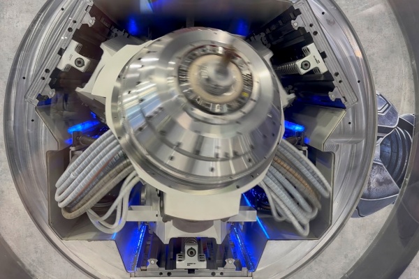 瑞士斯达拉格并联生轴的速度与精度